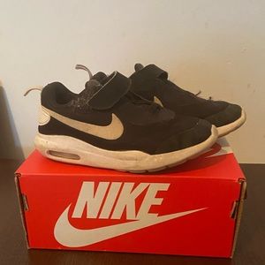 Kids sneakers